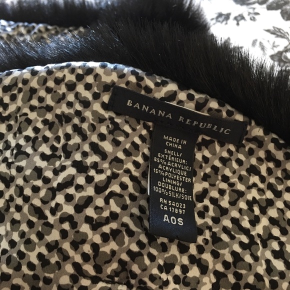 Banana Republic Black Faux Fur Scarf - Picture 6 of 7